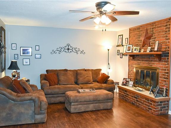 3rd image of 2404 Marshall Dr