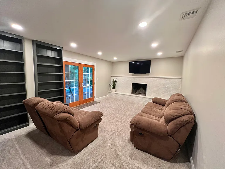 23054 Town Creek Dr — Photo 11