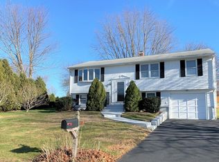 86 Mohawk Dr, Seekonk, MA 02771