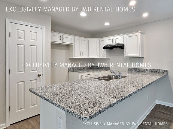 3rd image of 1136 E Union St