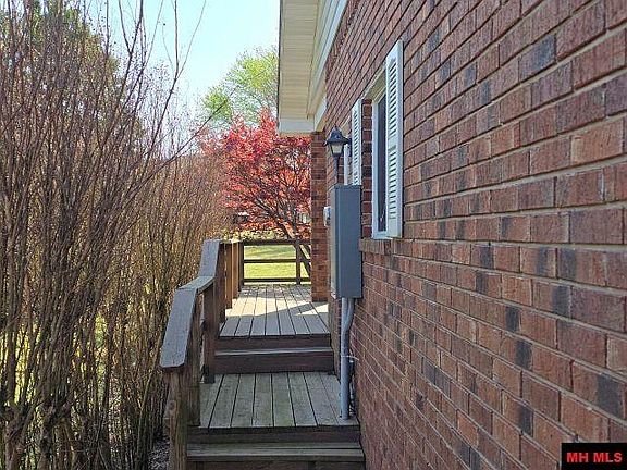 3rd image of 2 High Ridge Cir