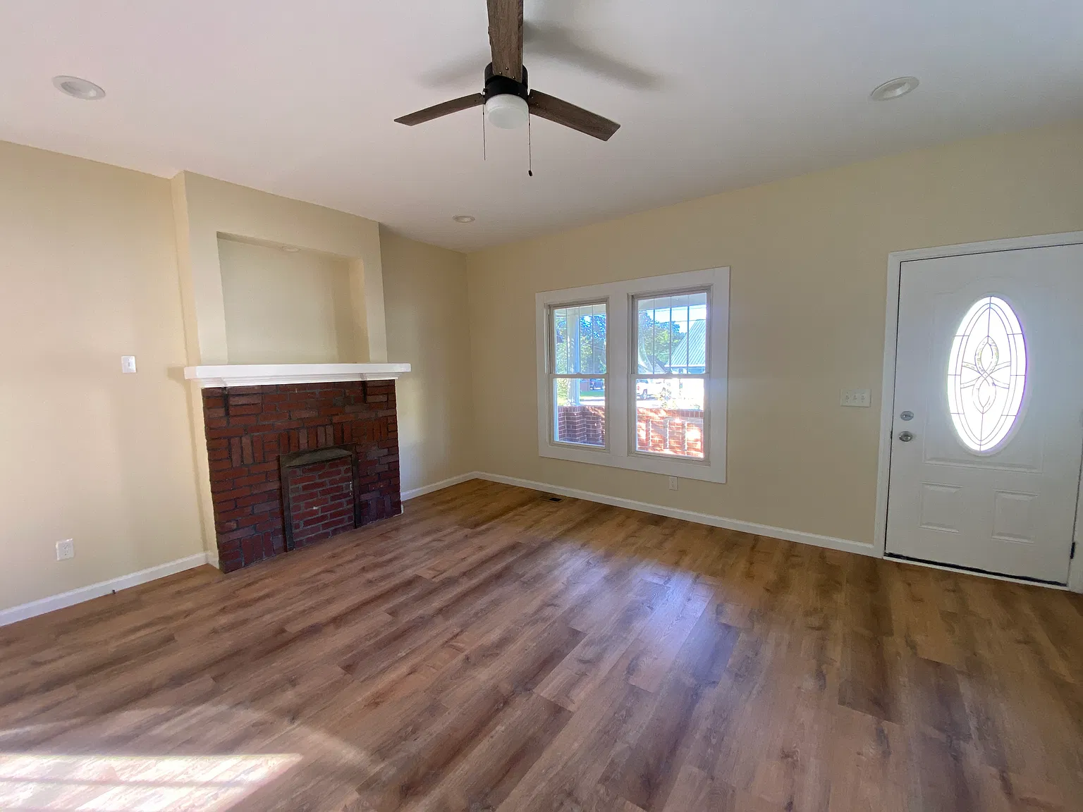 3 bed, 1406 sqft, $1,500 — Photo 2