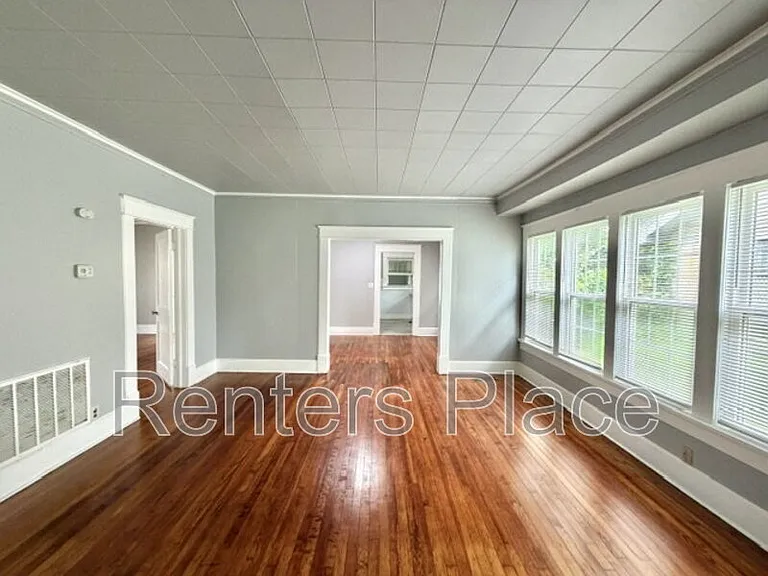 204 S Birch St — Photo 5