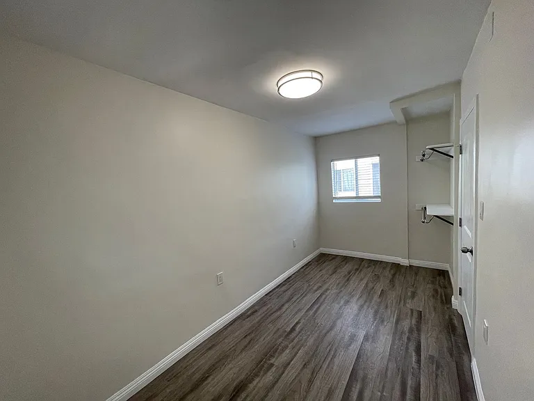 1415 S Marengo Ave. — Photo 15