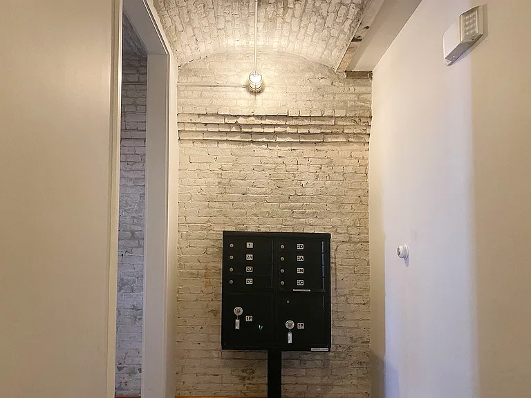 139 Border St #2B — Photo 11