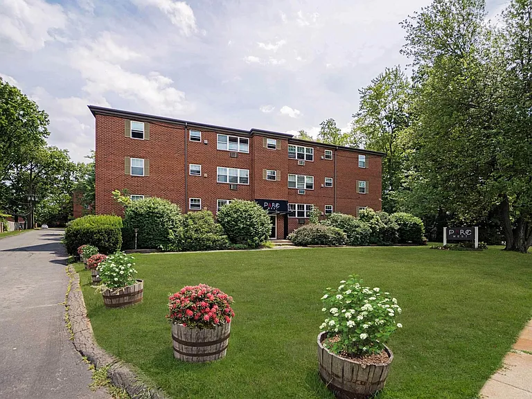 Enclave West Hartford / Parc West — Photo 17