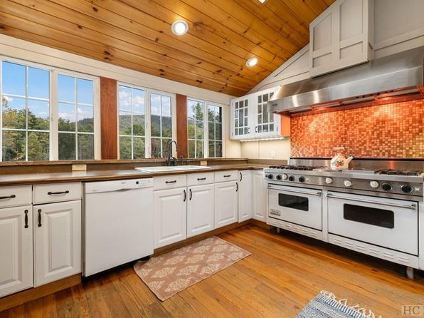 492 Bull Pen Road, Cashiers, NC 28717