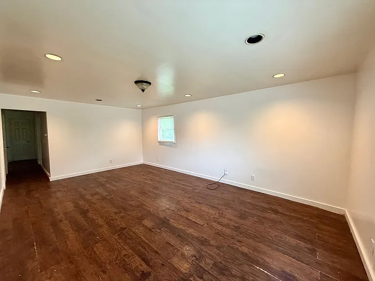 3149 N Gladstone Ave — Photo 7