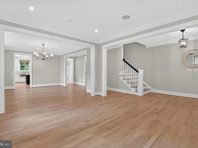 5718 Huntington Pkwy — Photo 17