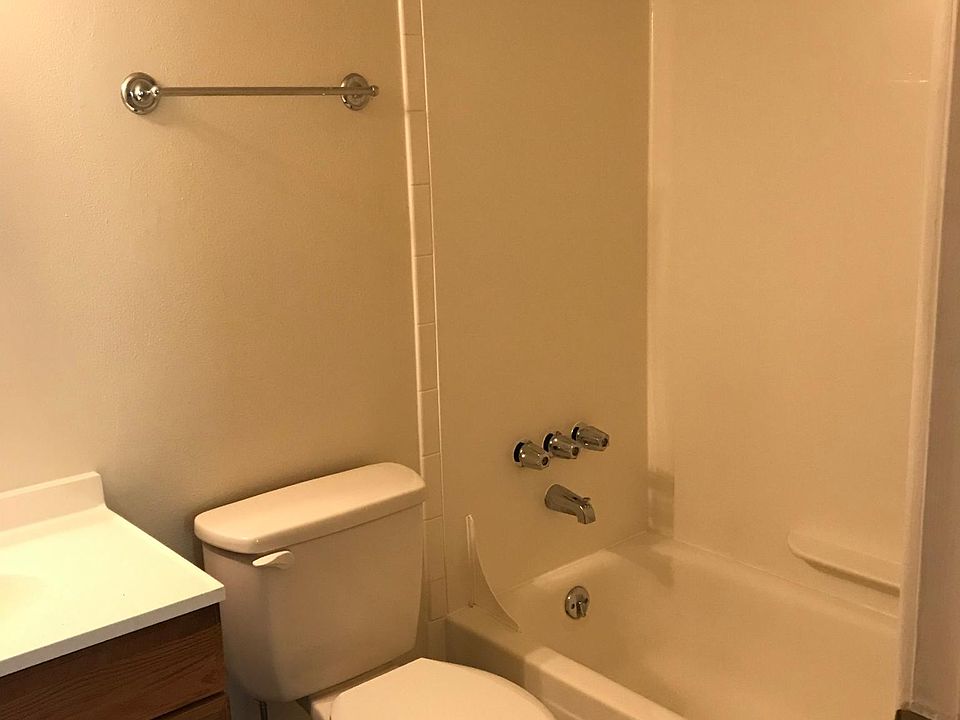 2nd image of 25 Woodglen Apartment