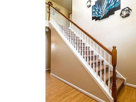 2nd image of 12 Murray Way