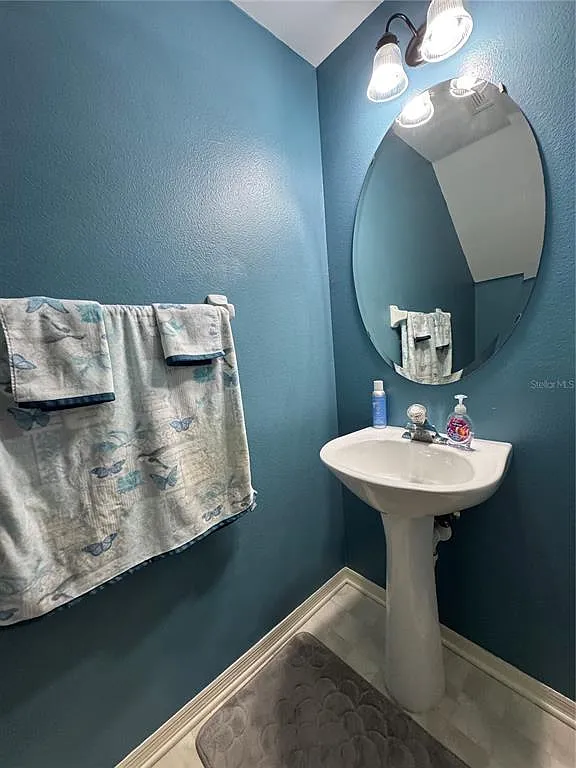 2 bed, 2.5 bath, 1080 sqft, $2,300 — Photo 4
