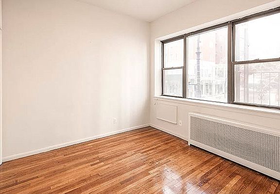 4th image of 301 E 49th St APT 5AB