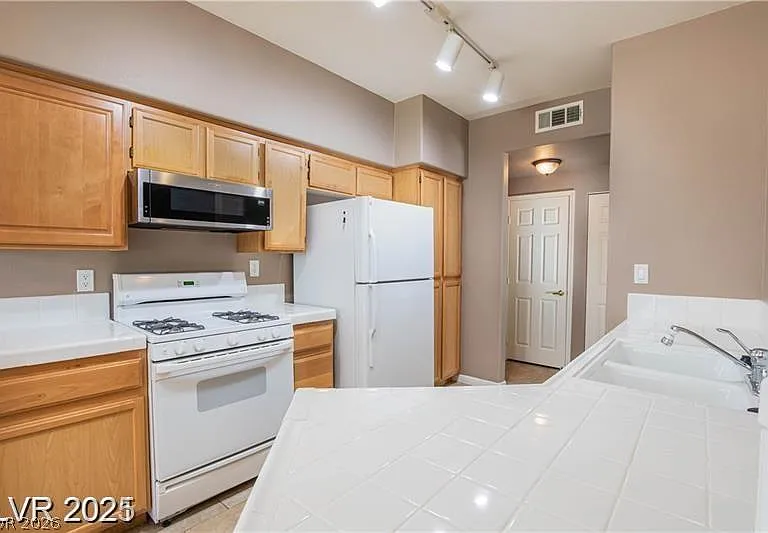 1050 E Cactus Ave #1100 — Photo 6