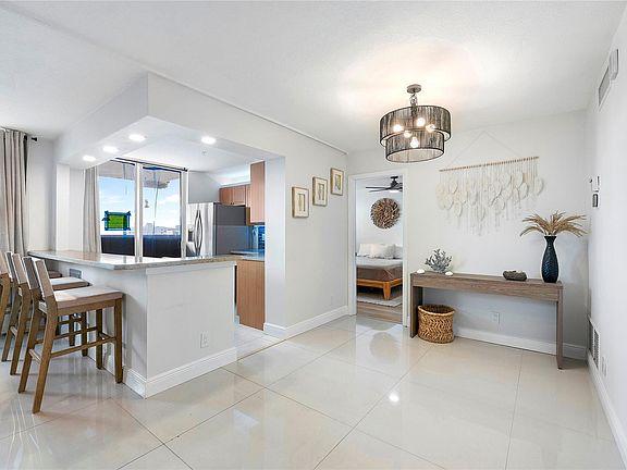 2nd image of 1505 N Riverside Drive #1003