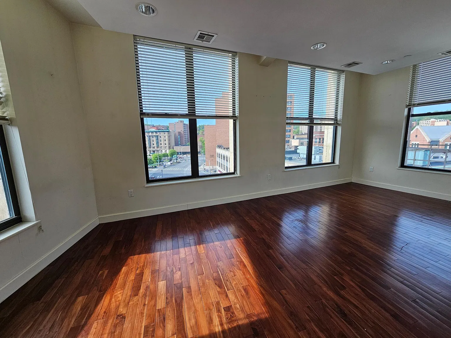 2 bed, 900 sqft, $1,700 — Photo 4
