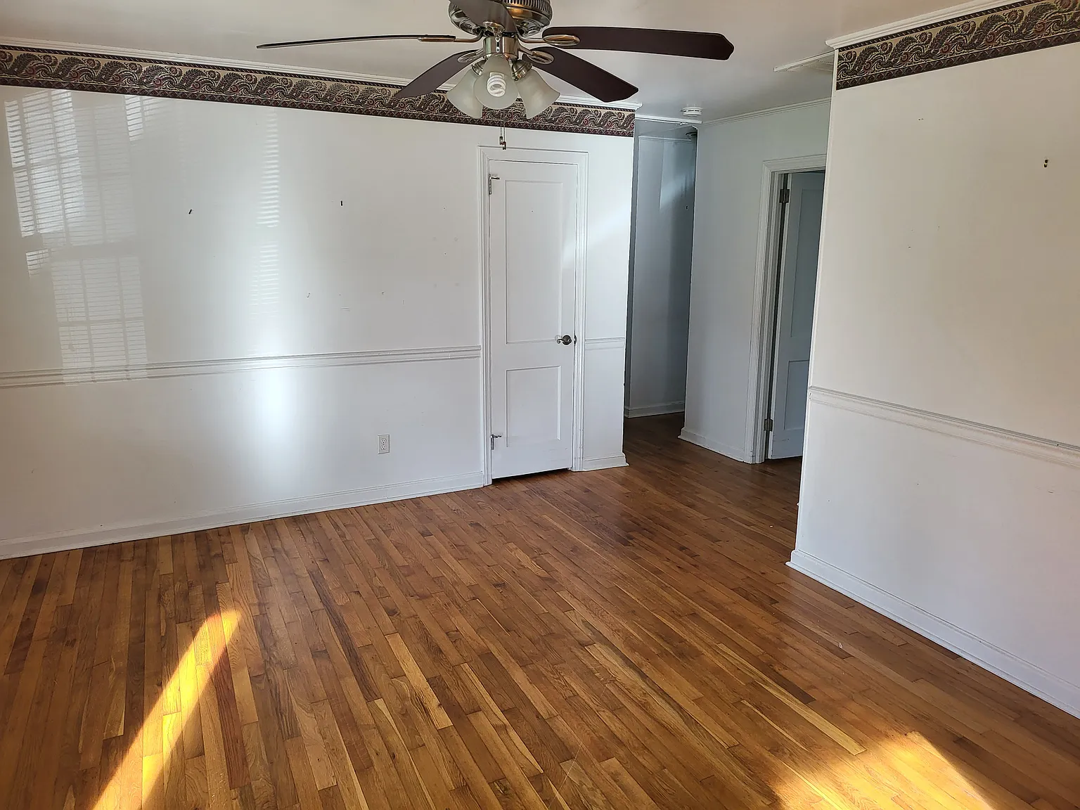 1600 Penny Dr — Photo 3