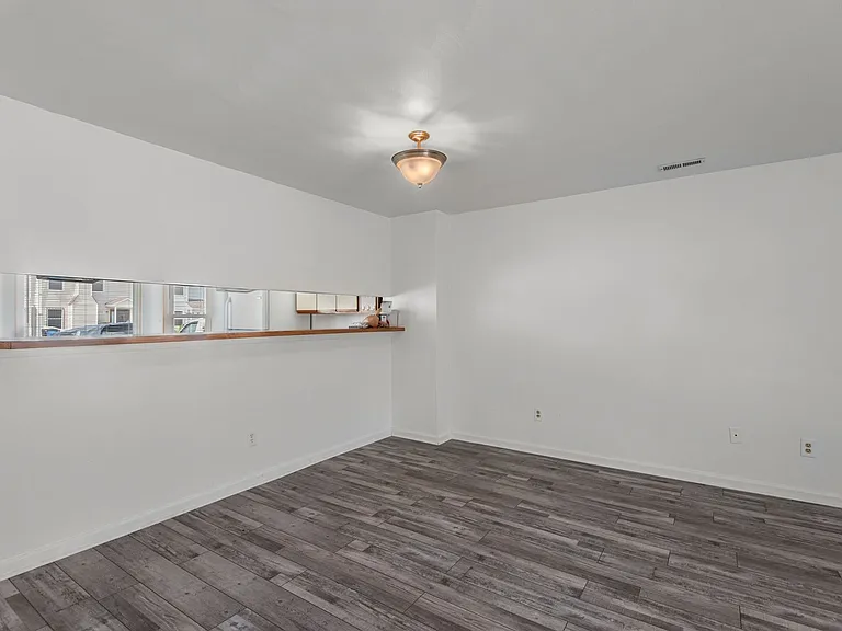 1365 Longlac Rd — Photo 6