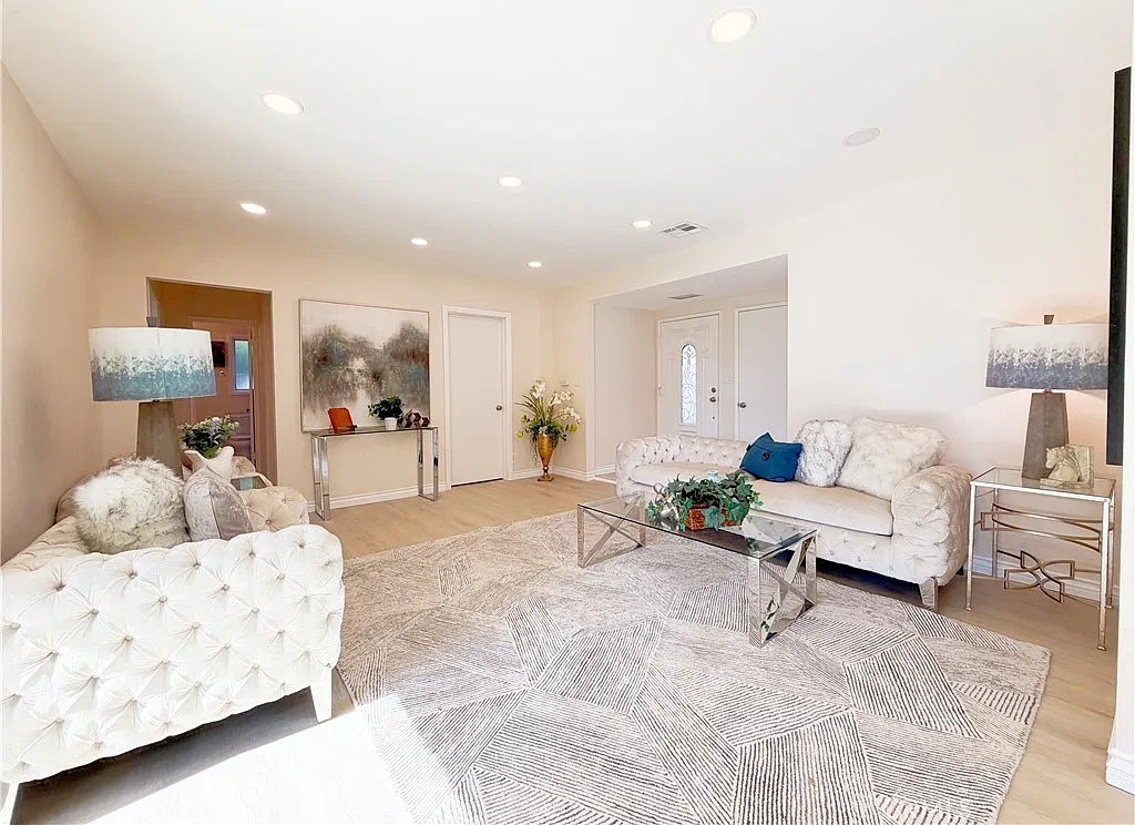 3 bed, 1200 sqft, $3,800 — Photo 4
