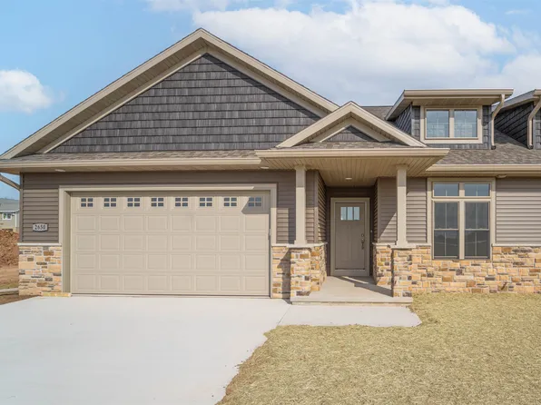 2650 Princeton Dr, Neenah, WI 54956