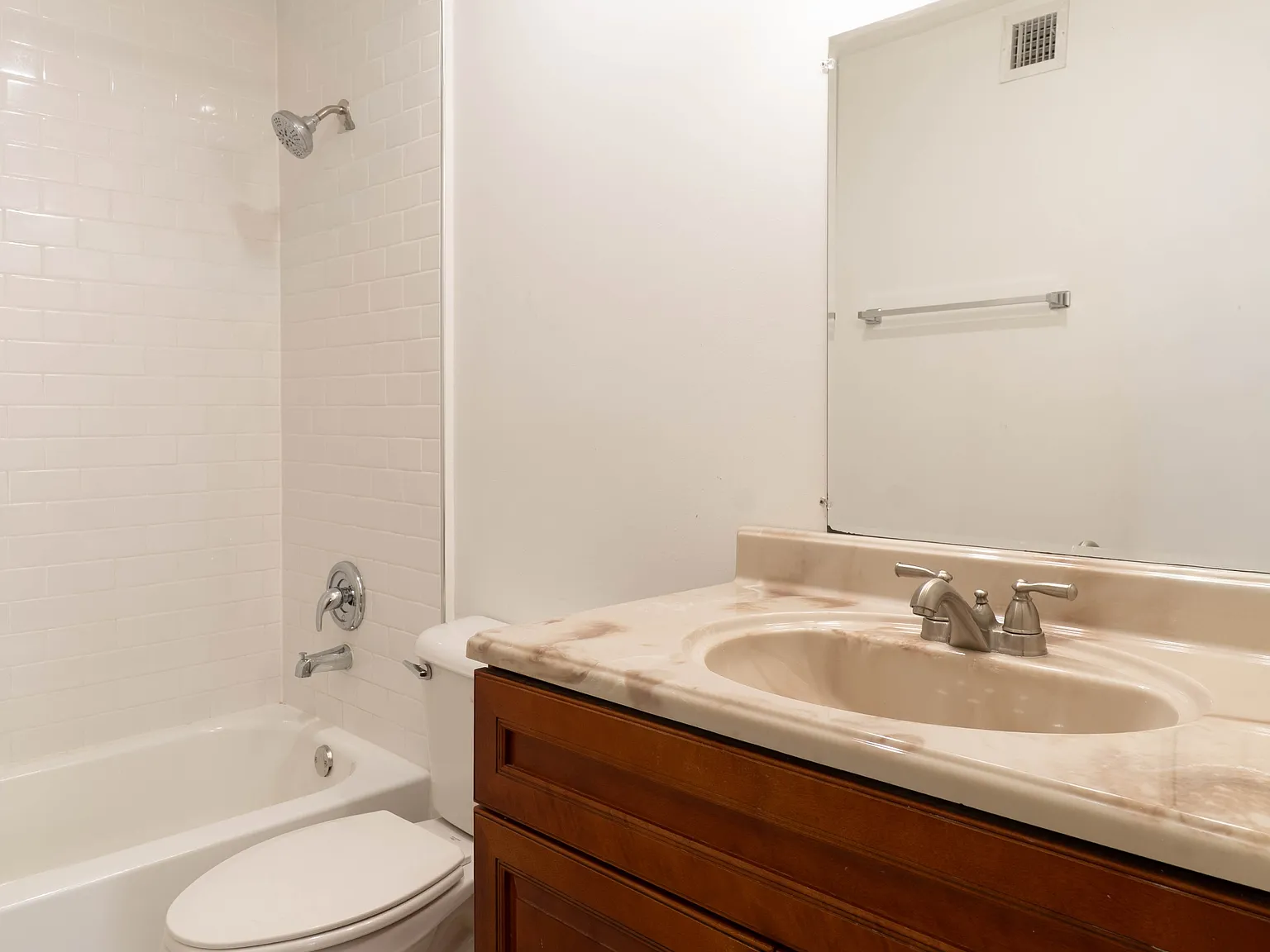 875 Riverside Drive Unit 715 - 1 — Photo 4