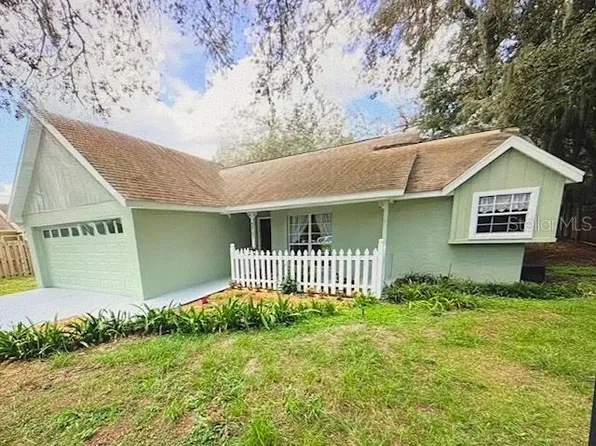 40107 OAKRIDGE DRIVE, LADY LAKE, FL 32159