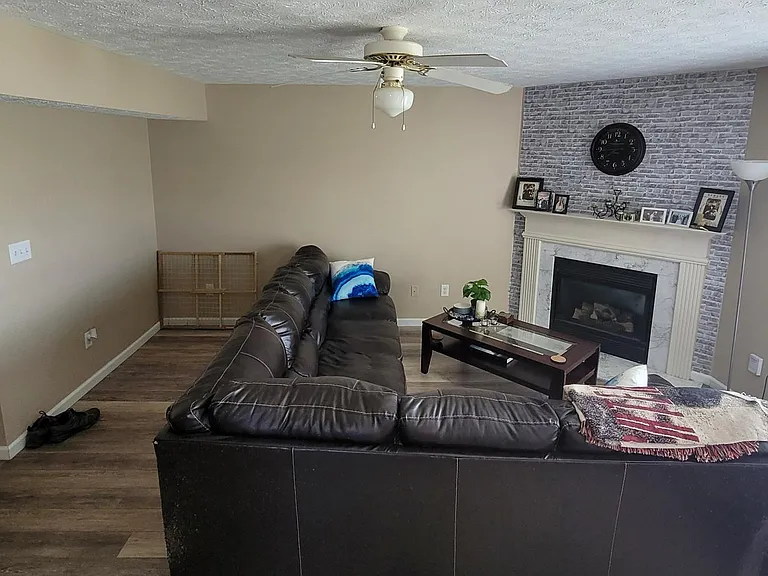 3233 Hopkins Ct — Photo 4
