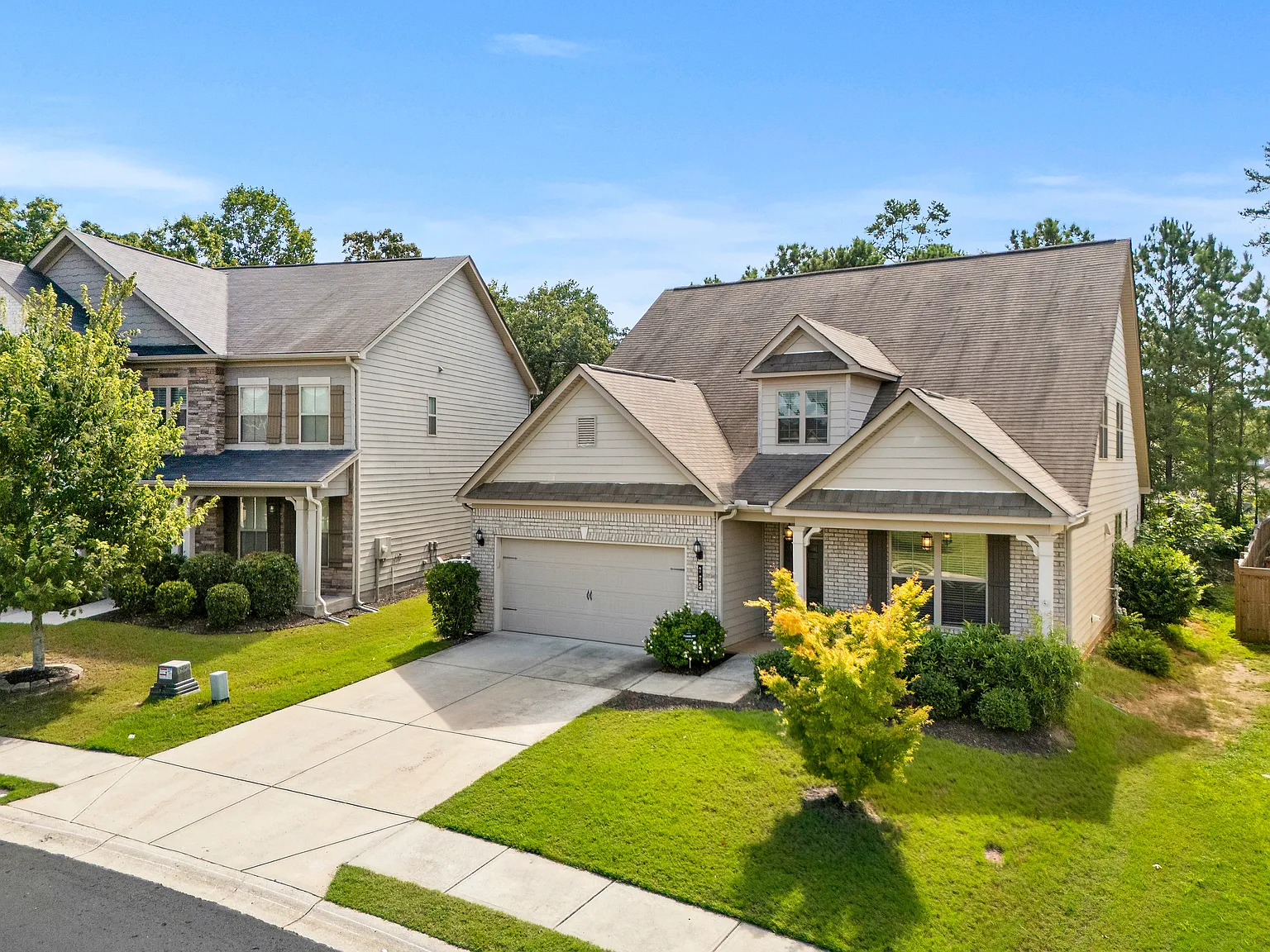 4 bed, 2.5 bath, 2830 sqft, $2,500 — Photo 2