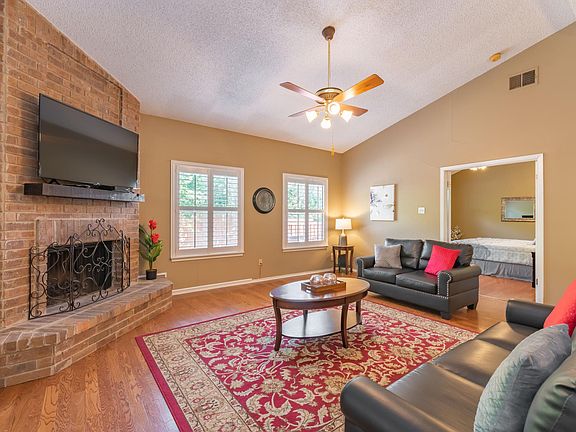 3rd image of 13430 Coram Peak St
