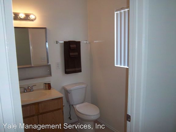 5th image of 21445 Saticoy St APT 9