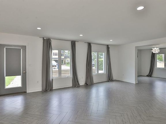 4th image of 3910 W Corona St