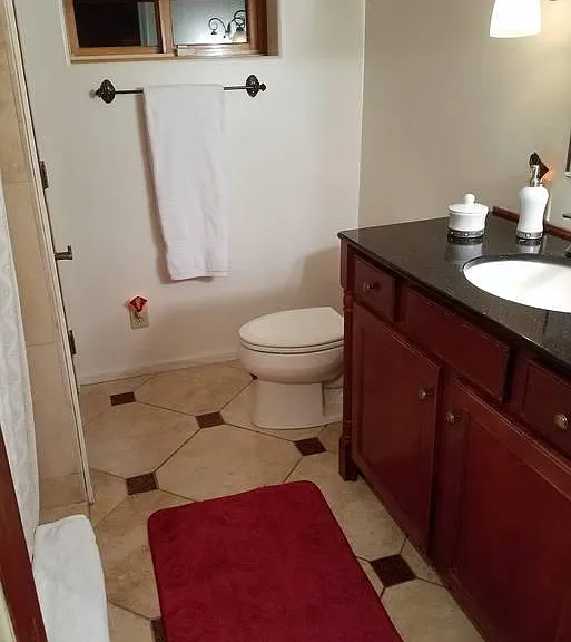Bathroom in the garden level Suite