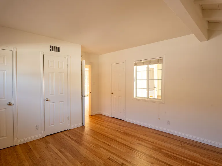 23216 Friar St — Photo 19