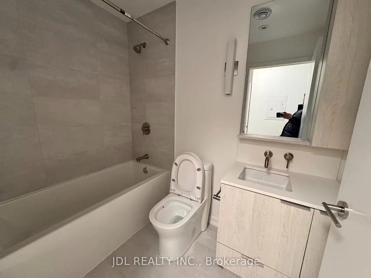 Studio, $1,980 — Photo 4