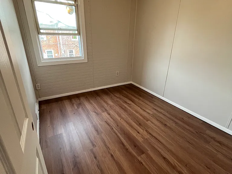 140 Ervin Ave — Photo 8