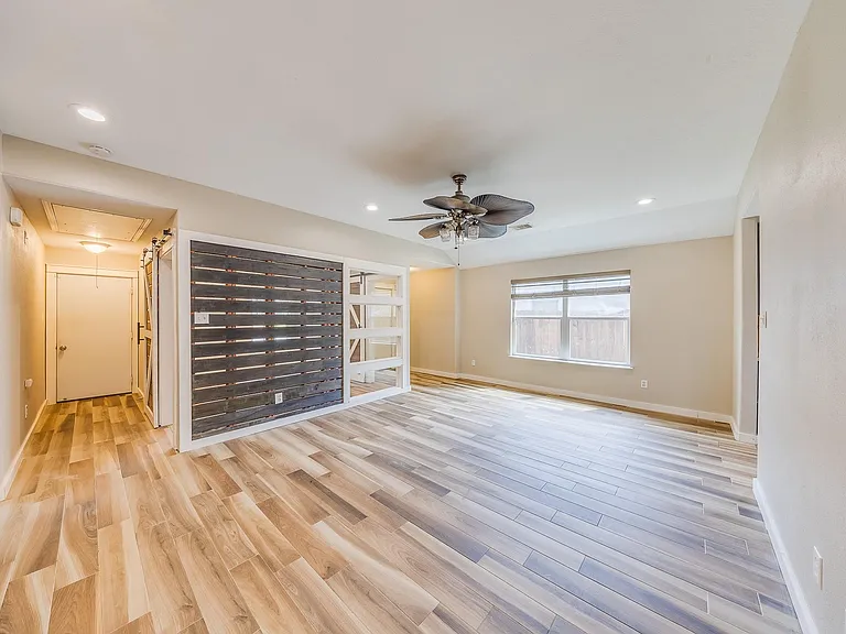 2515 Cypress Island Dr — Photo 12