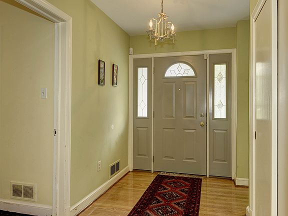 2nd image of 3444 Malbrook Dr