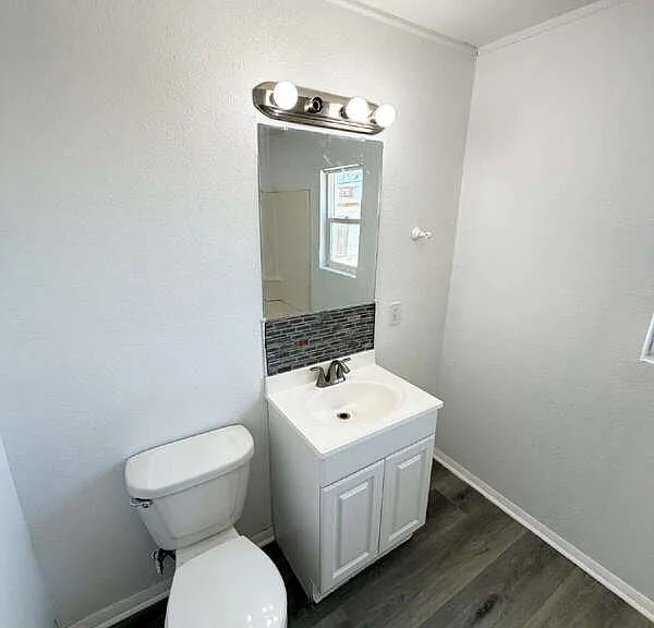352 W Roosevelt Ave — Photo 17