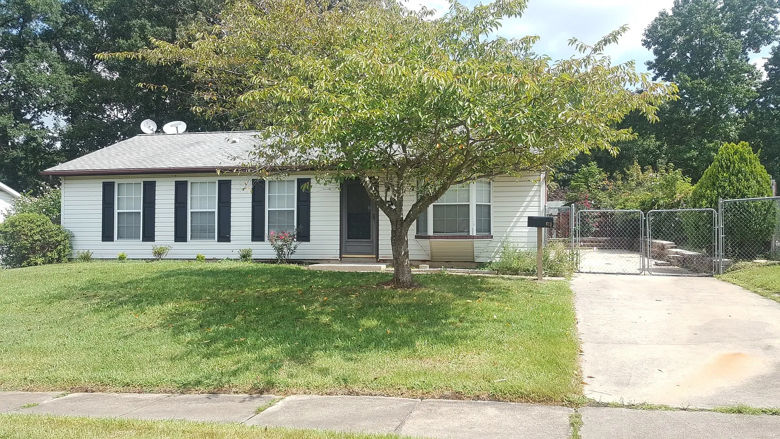 619 Hartwood Ln photo 1