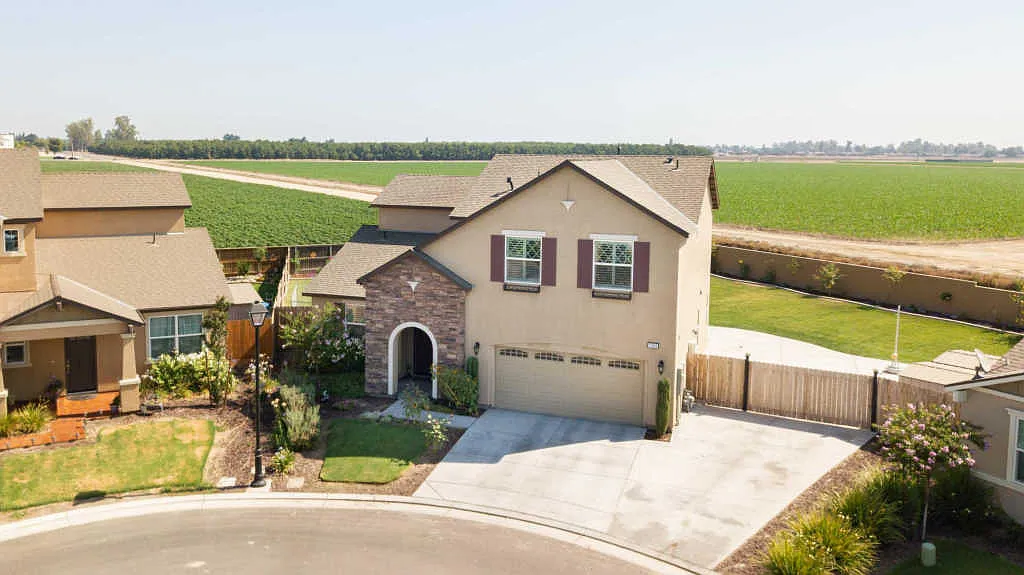 1503 Softwind Dr photo 1