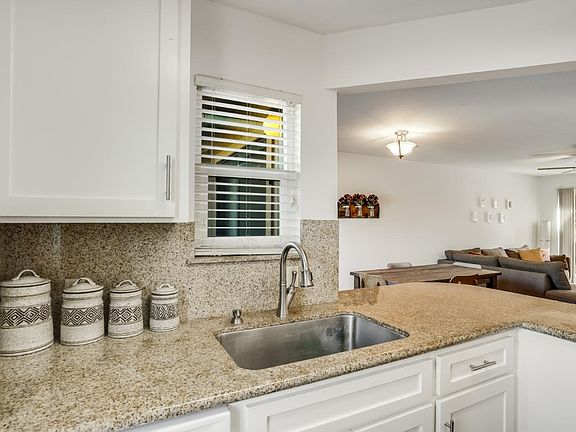 4th image of 578 Ironwood Ter APT 8
