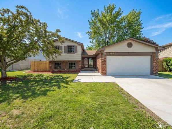 25837 Badger St, Brownstown, MI 48134