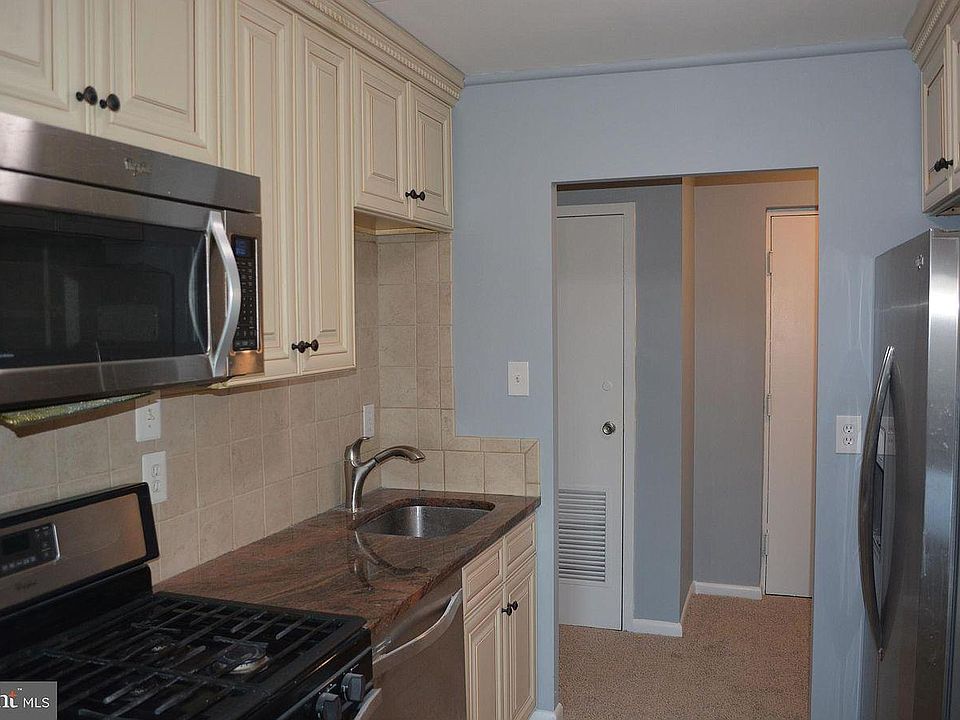 1st image of 6001 Arlington Blvd APT 706