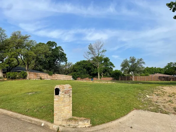 6263 Preston Creek Dr, Dallas, TX 75240