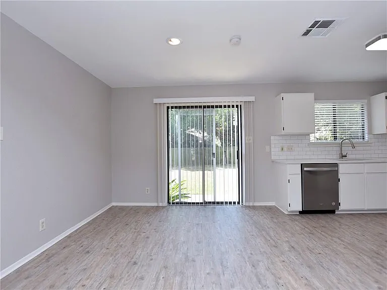 802 Primrose Ln — Photo 8