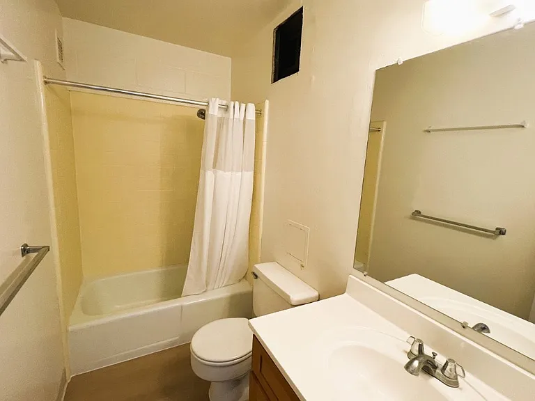 2122 Lime St #304 — Photo 4