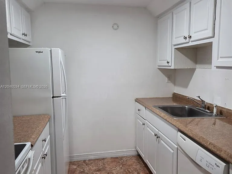 14601 N Kendall Dr #304K — Photo 17