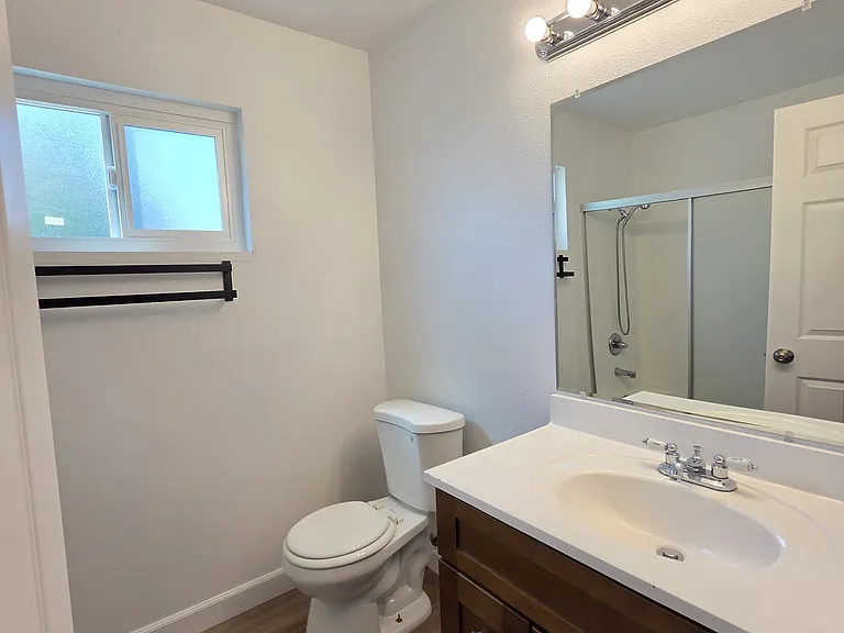 565 Acacia Ave — Photo 8