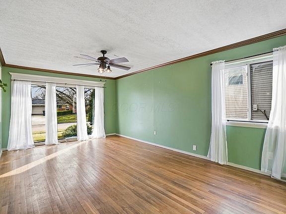 4th image of 300 Dunbarton Rd