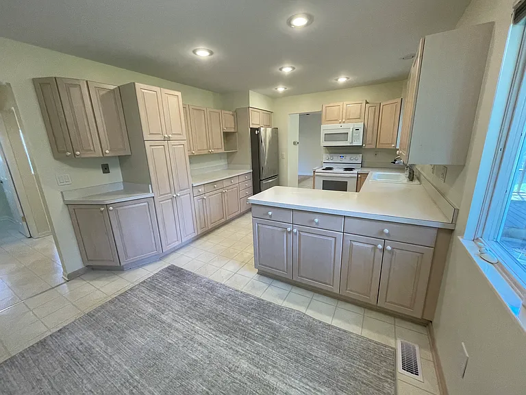 2366 Eaton Gate Rd — Photo 7